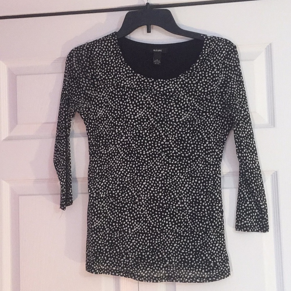 Alfani black and white blouse